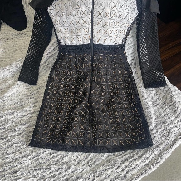 New Self-Portrait Geometric Monochrome Mini Dress in Black/White - Picture 9 of 13